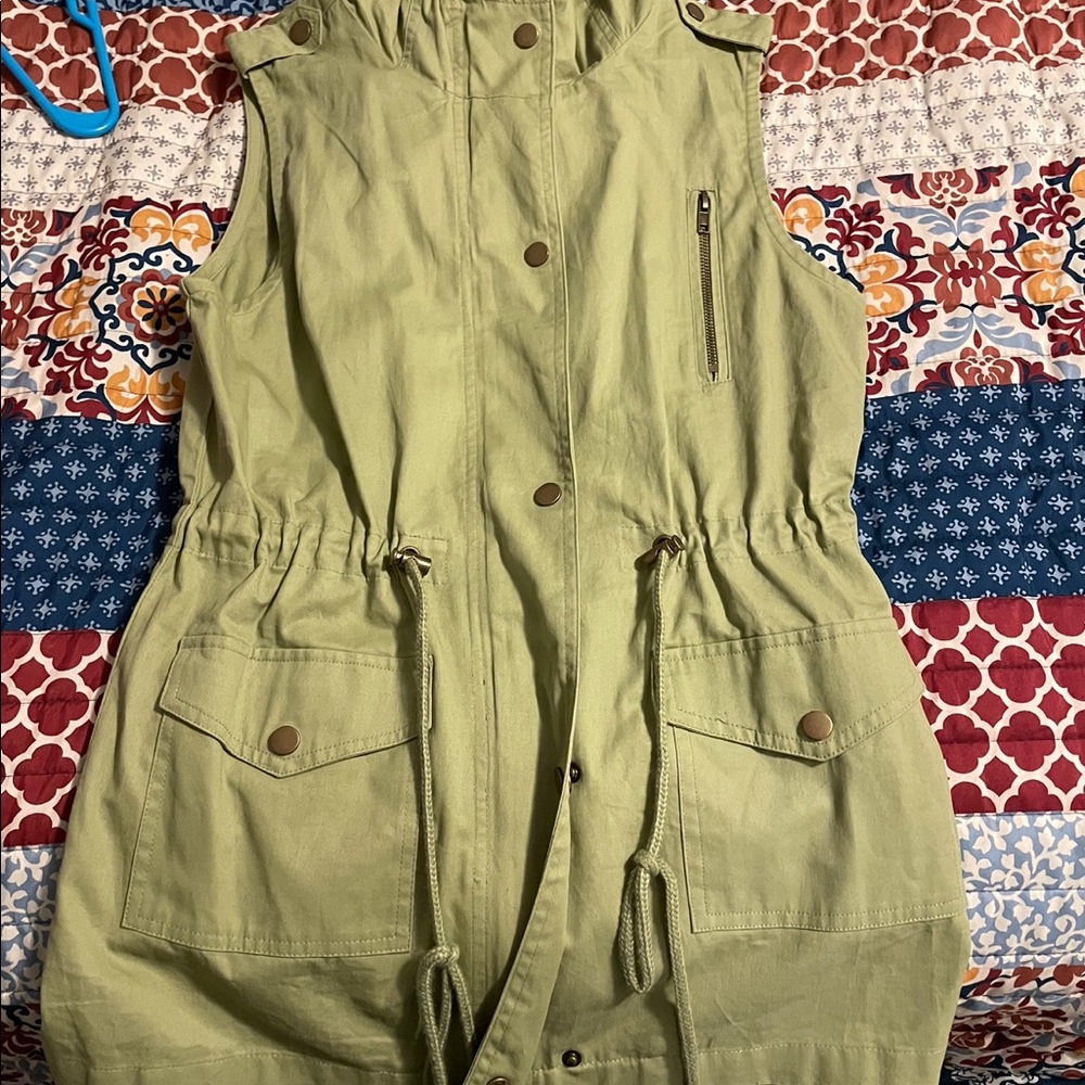 Vest - Picture 2 of 3